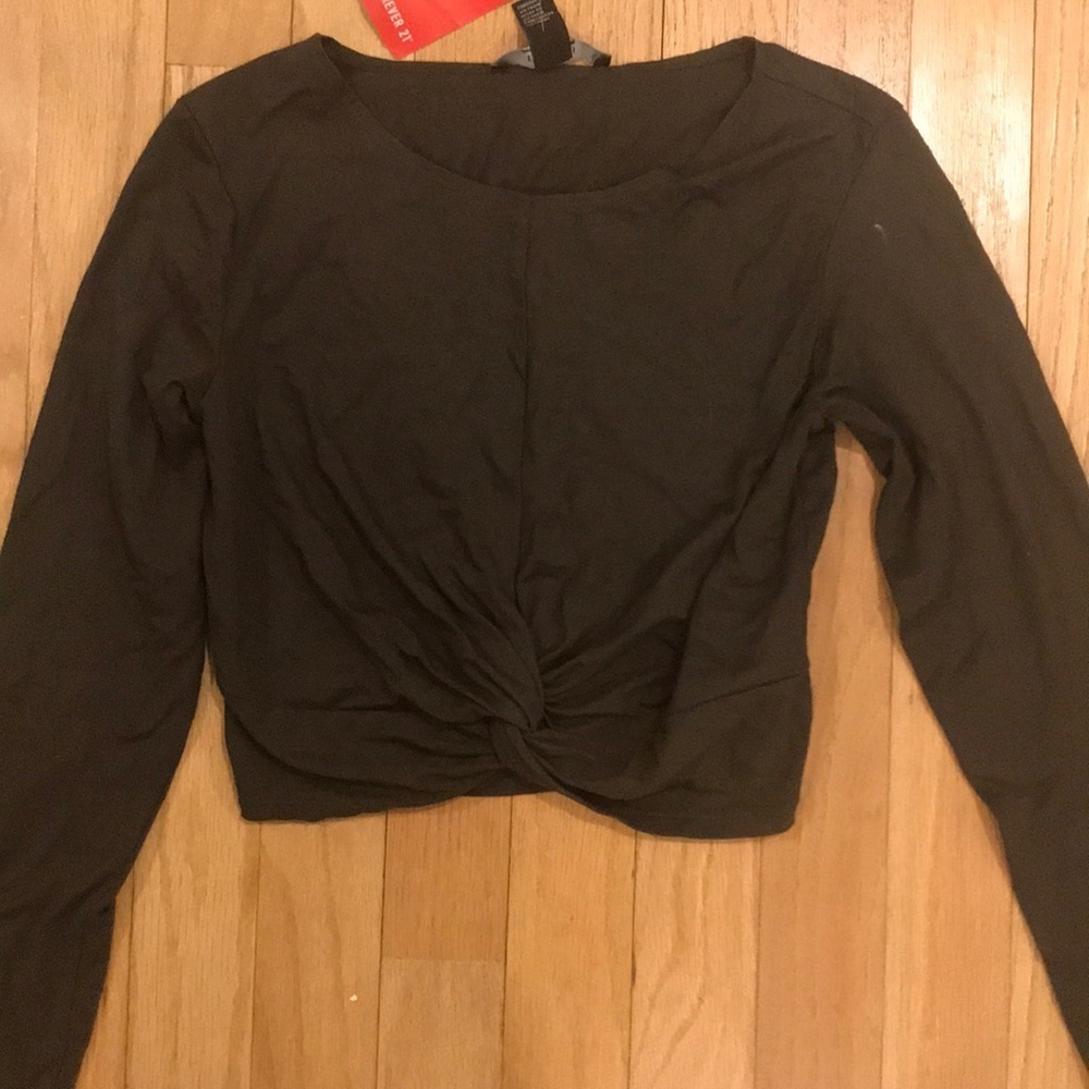 NWT Cropped army green crop top